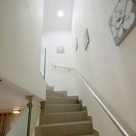 Bungalow With Mangificent Sea Views * 阿德耶