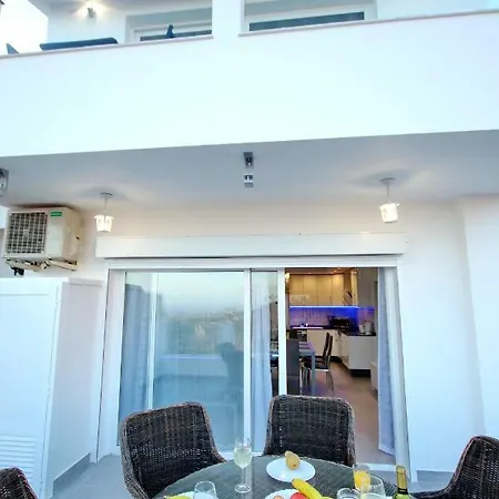 Bungalow With Mangificent Sea Views 阿德耶
